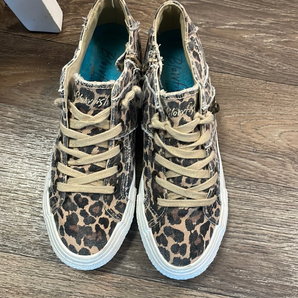 Blowfish wedge Sneaker. 9